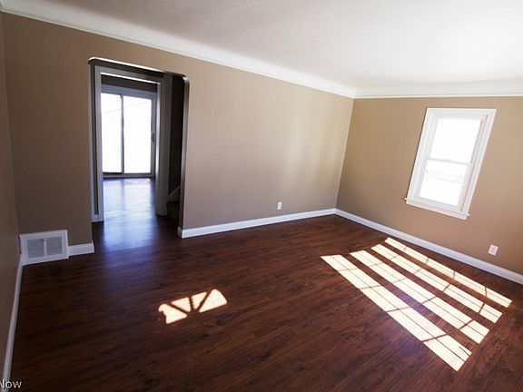 4th image of 29933 Halifax St