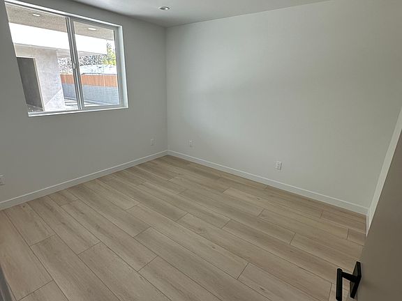 4th image of 6406 Riverton Ave #6408