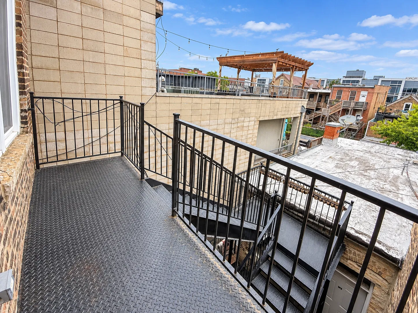 2 bed, 868 sqft, $3,200 — Photo 3