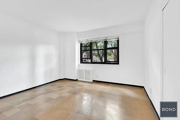 Sold by Bond New York | media 9