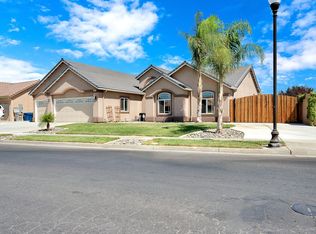 1542 Regency Dr, Los Banos, CA 93635