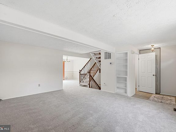 4th image of 210 Curry Ford Ln