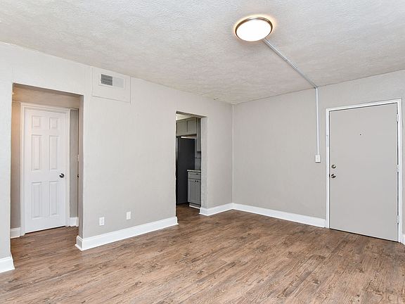 4th image of 400 Summit Dr #3-A