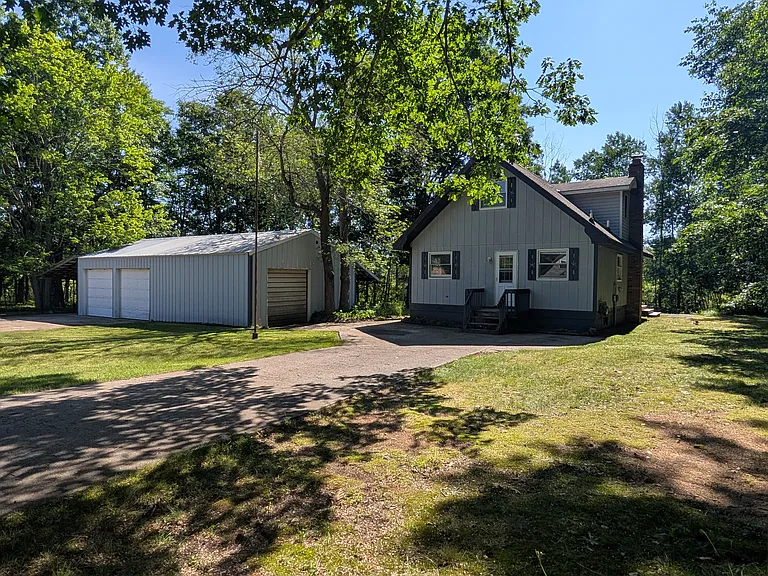2226 Timber Trl NE — Photo 1