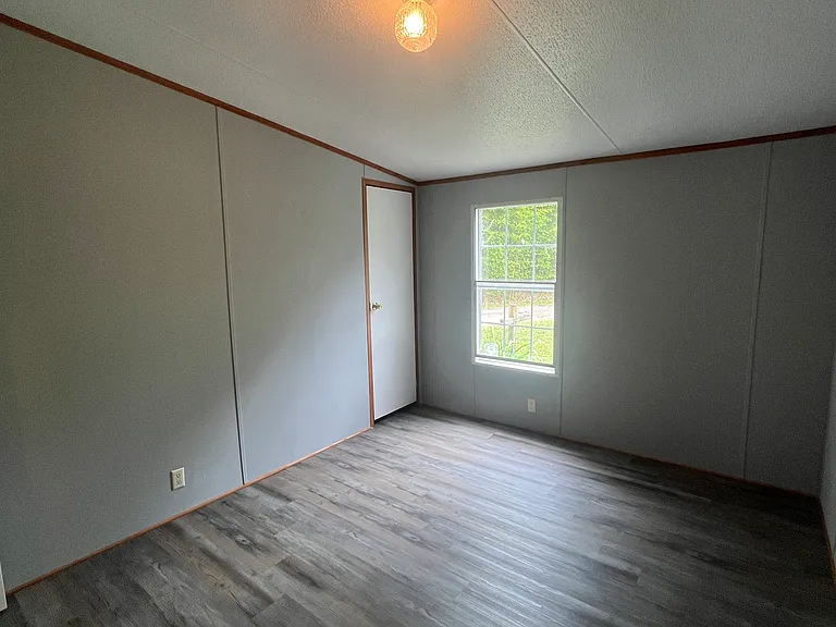1816 Switzer Green Pond Rd — Photo 13