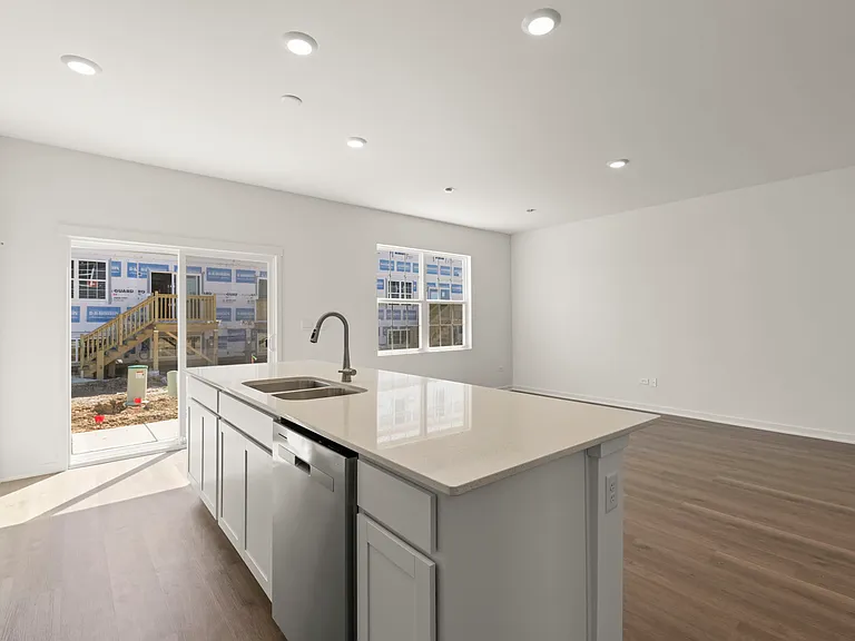1737 Stable Ln — Photo 4