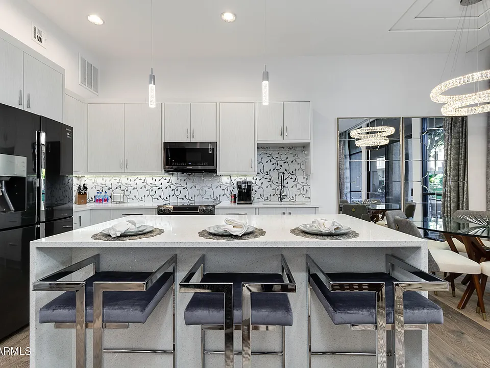 2802 E Camino Acequia Dr #7