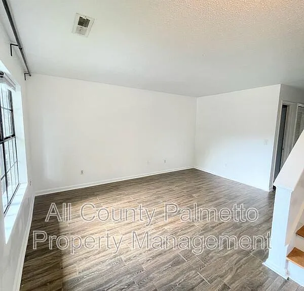 256 Fleming Rd #D — Photo 2