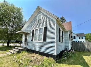 723 6th St, Algoma, WI 54201