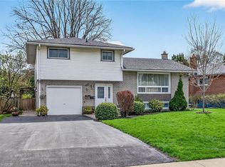 210 Columbia Dr, Hamilton, ON L9C3Y6