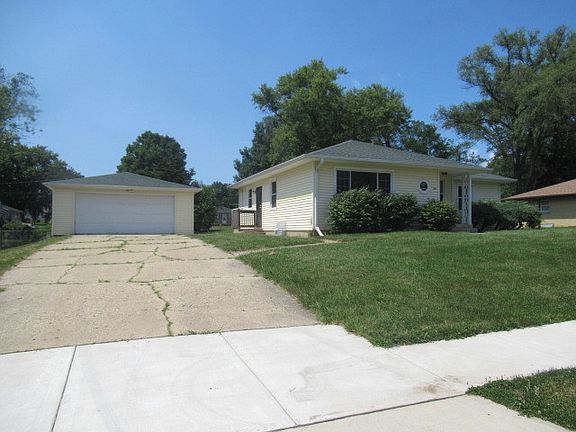 2nd image of 2231 Clover Ave
