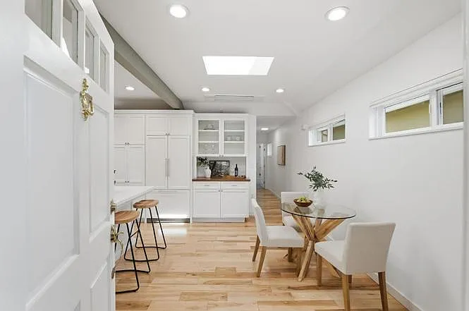 2 bed, 885 sqft, $2,800 — Photo 3