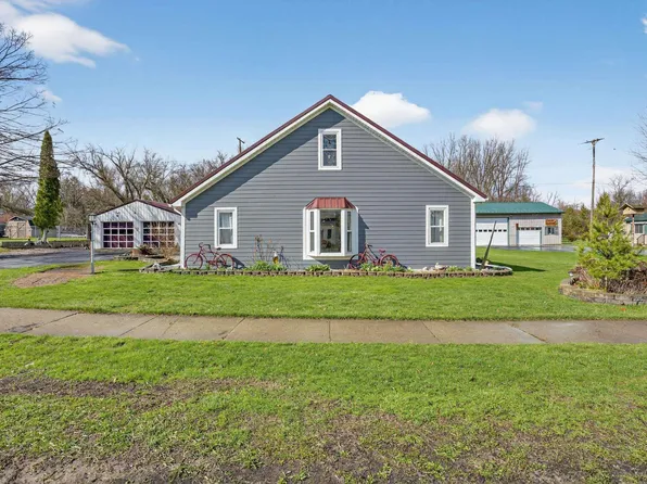 99 E Elmwood Ave, Leonard, MI 48367