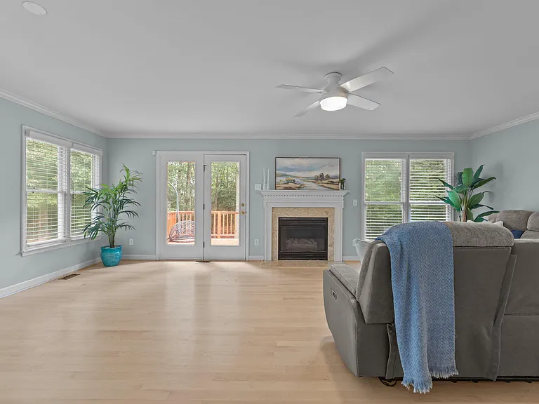 109 Oaklake Ct — Photo 2