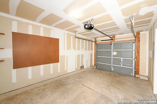 16134 Branching Oaks — Photo 23