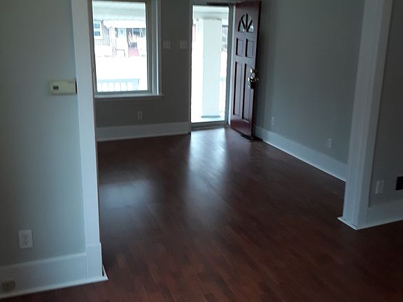 4th image of 2471 Oakland Ave