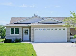 815 Morningside Dr, Casselton, ND 58012