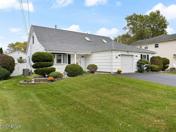 9 Tralee Road, Hazlet, NJ 07730