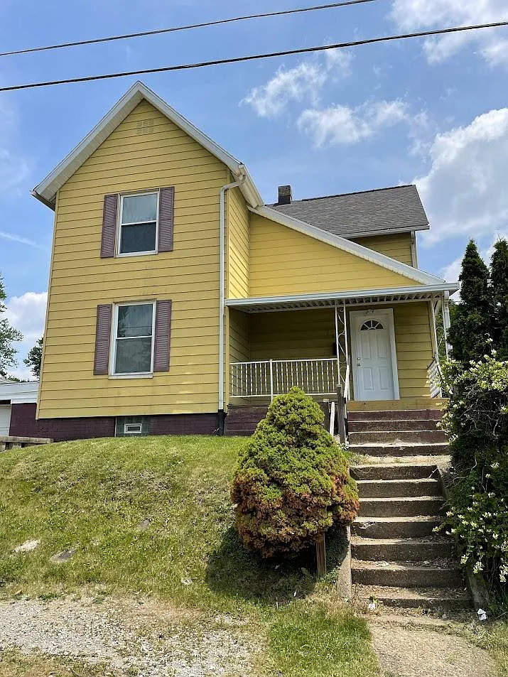 1602 Royal Ave NE photo 1