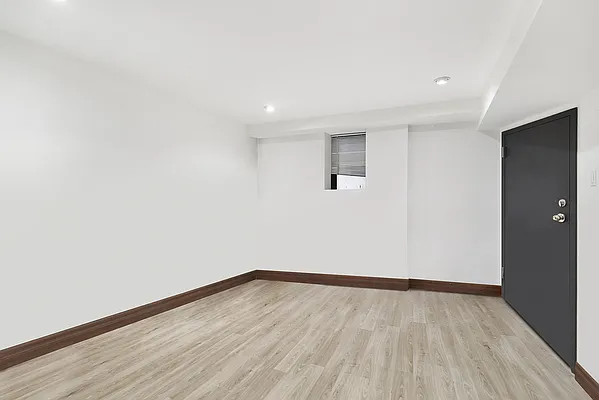 Rented by Compass | media 24