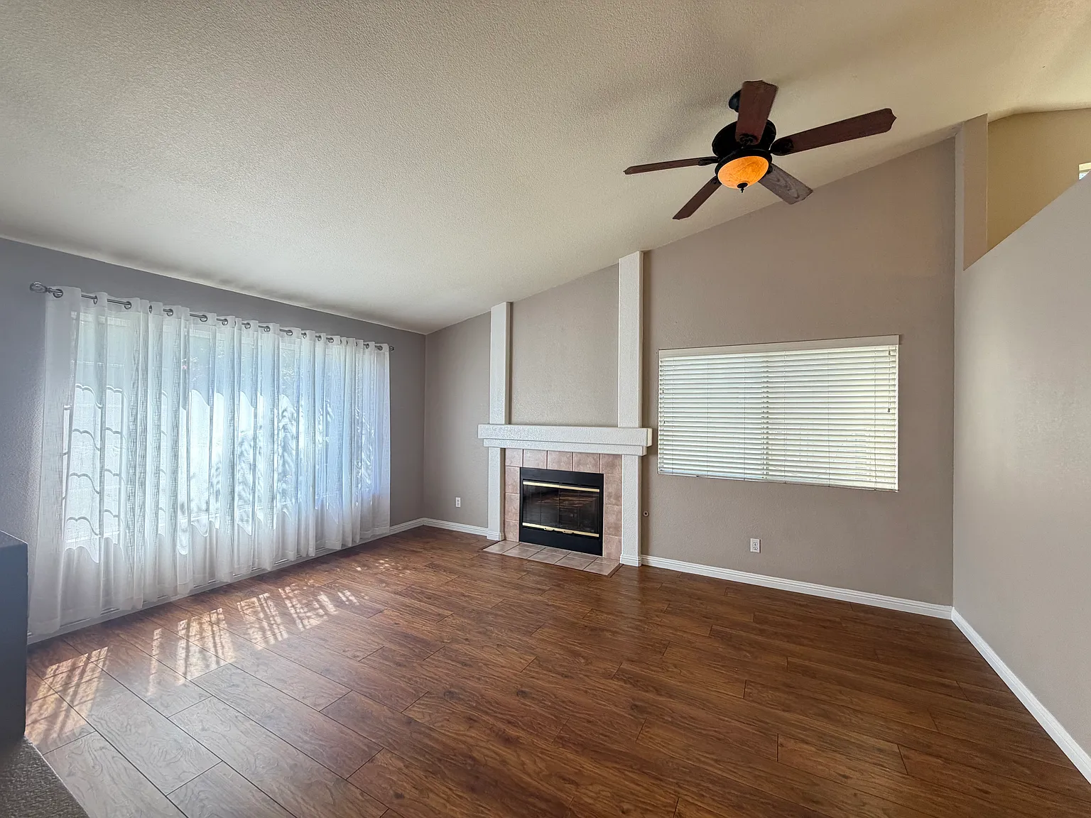 3 bed, 1434 sqft, $2,825 — Photo 3