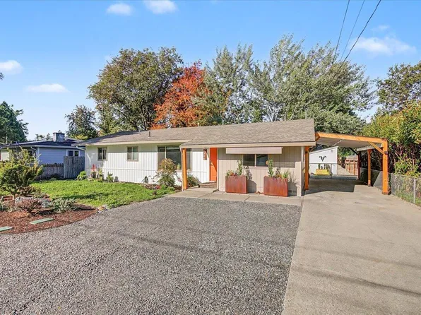 1320 SE Elm Ln, Grants Pass, OR 97526