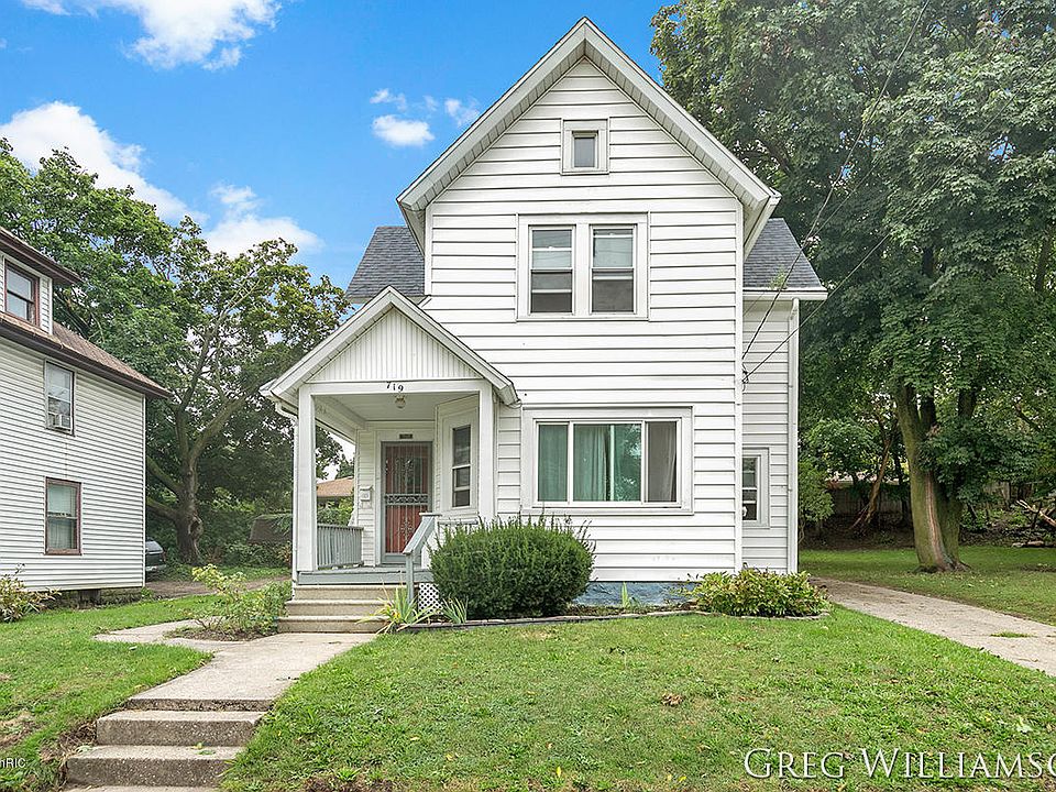 1st image of 719 Fremont Ave NW