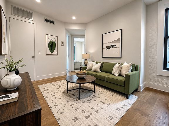 4th image of 102 Norfolk St #1
