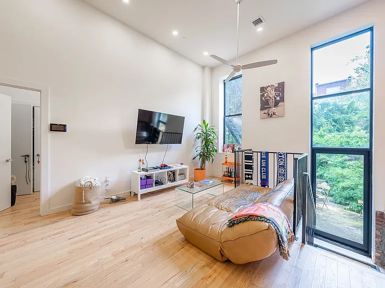 185 Chauncey St #1R — Photo 1