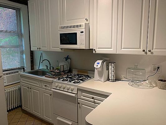 3rd image of 232 E 77th St #14B