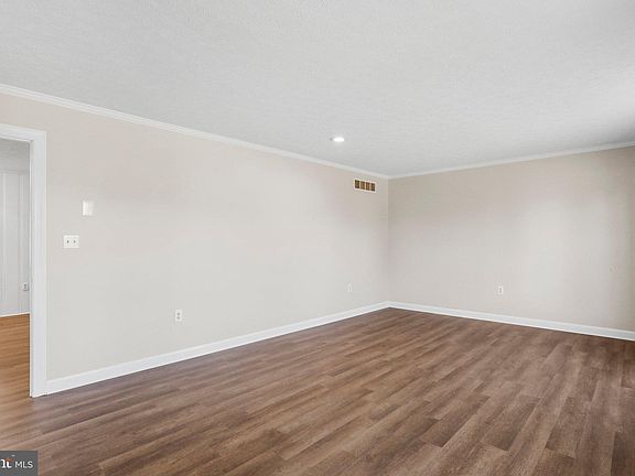 4th image of 719 Eagle St