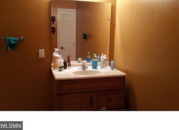 4th image of 2035 Willow Ave N
