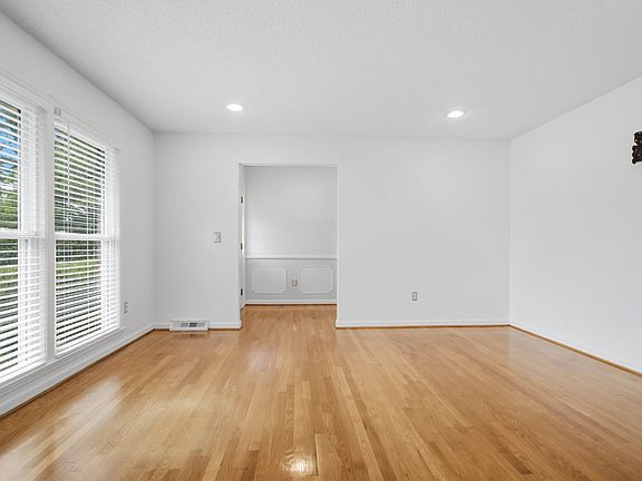 3rd image of 2539 Bengal Rd