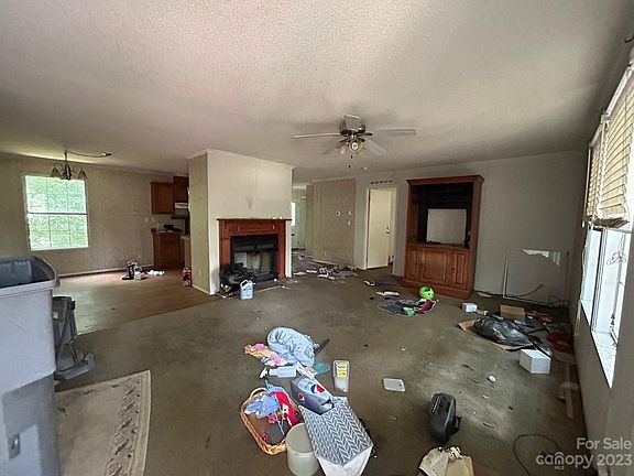 4th image of 121 Hardwood Cir