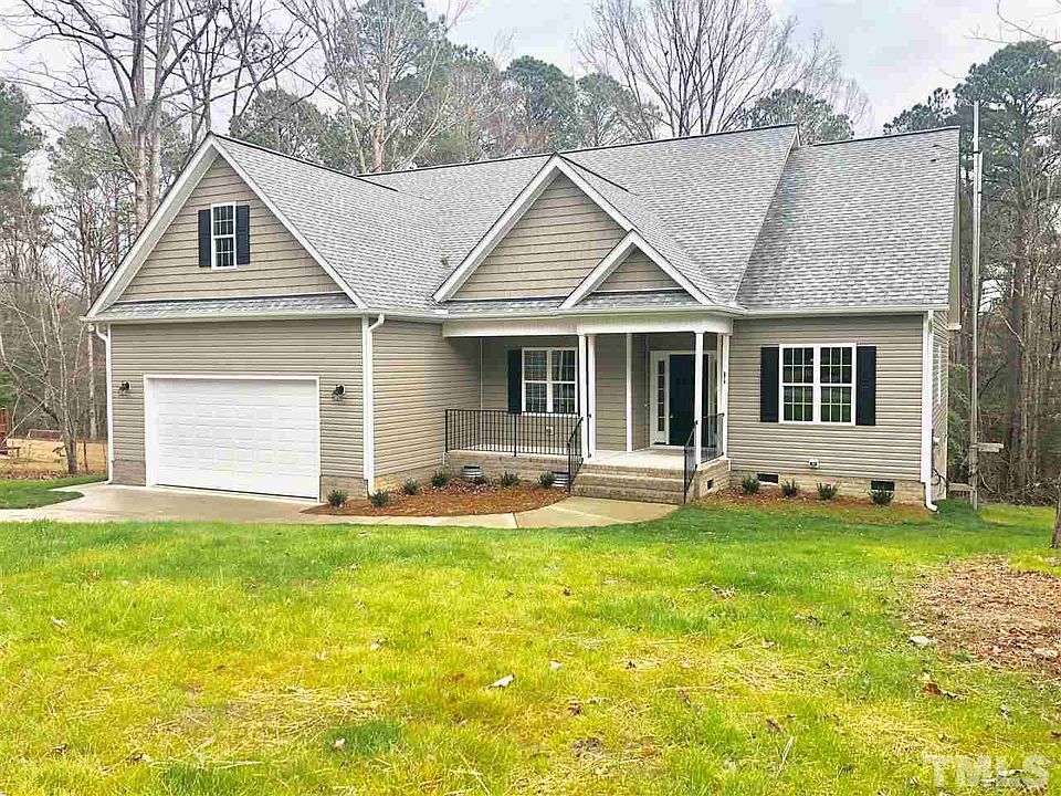 1st image of 470 Carolina Oaks Ave