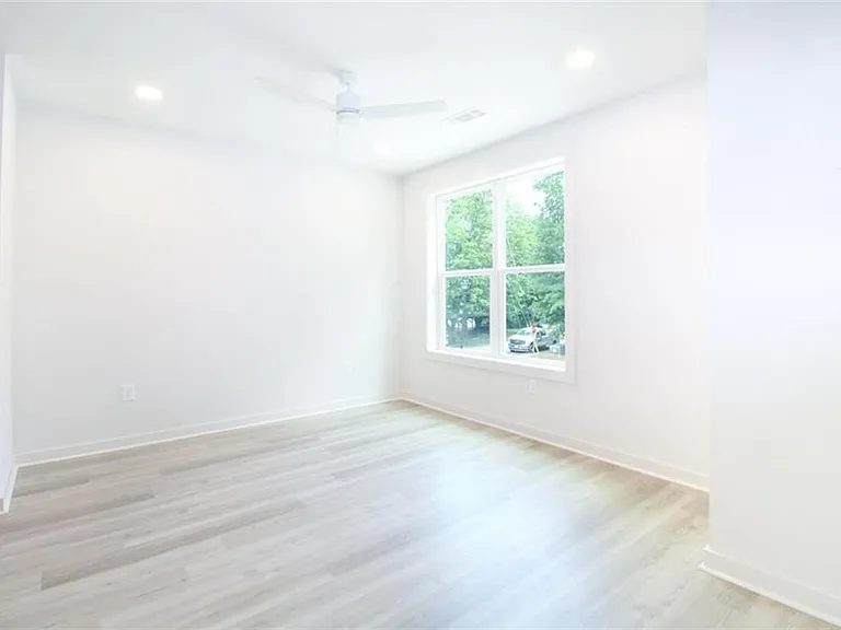 260 Martha Dr — Photo 9