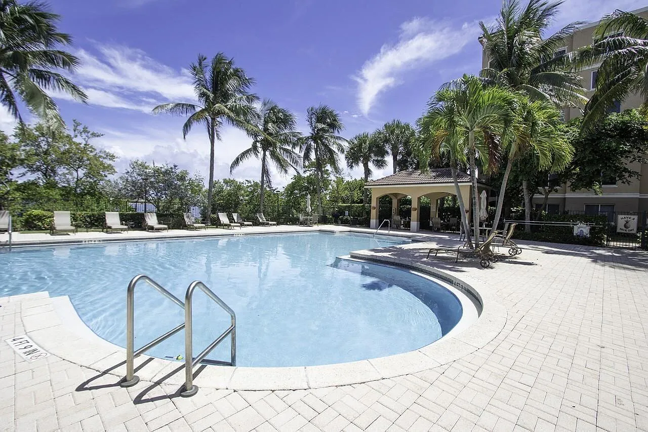 2 bed, 2.0 bath, $2,200 — Photo 2