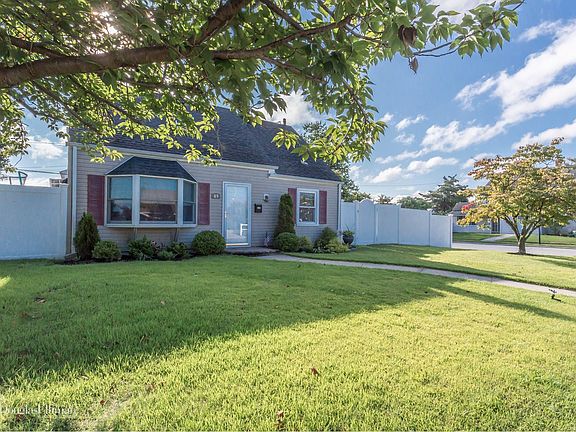 2nd image of 49 Silver Ln