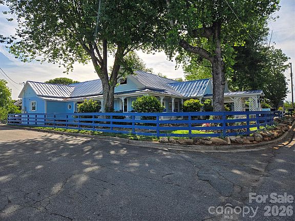 4th image of 215 Cherry Mountain St