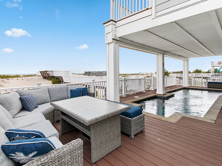 863 Dune Rd — Photo 33