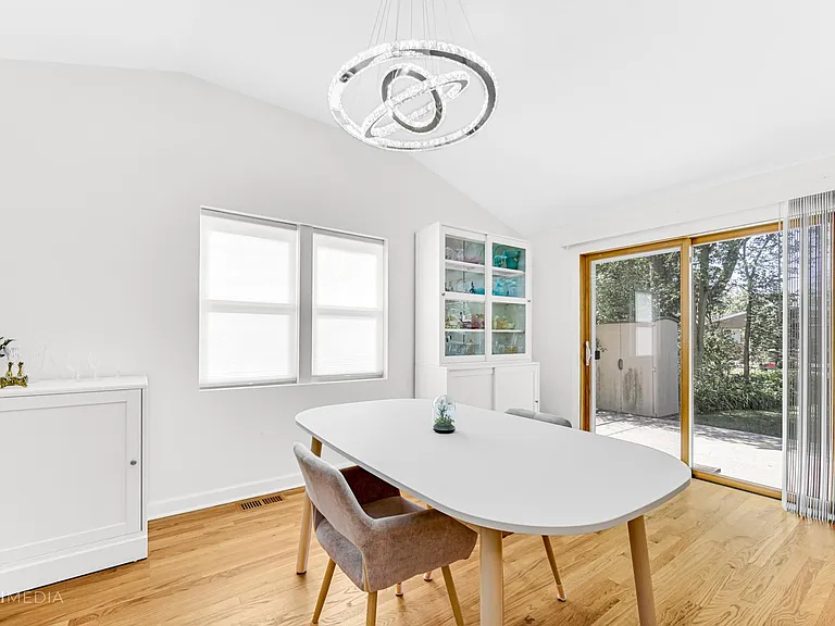 319 Park Dr — Photo 5