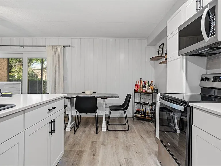 1154 Paseo Del Sol #B — Photo 9