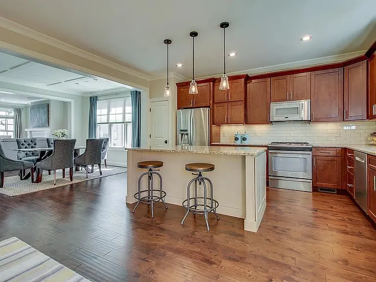 823 Knox Ave — Photo 11