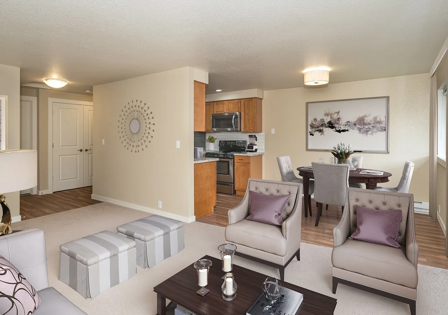 Del Mar Village Apartments — Photo 2