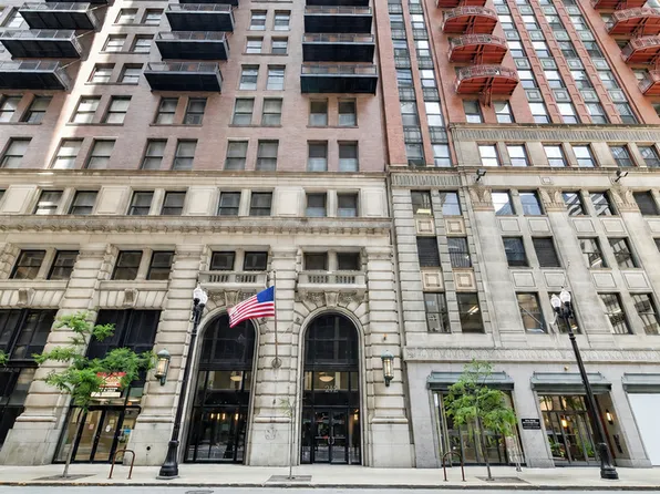 212 W Washington St APT 1402, Chicago, IL 60606