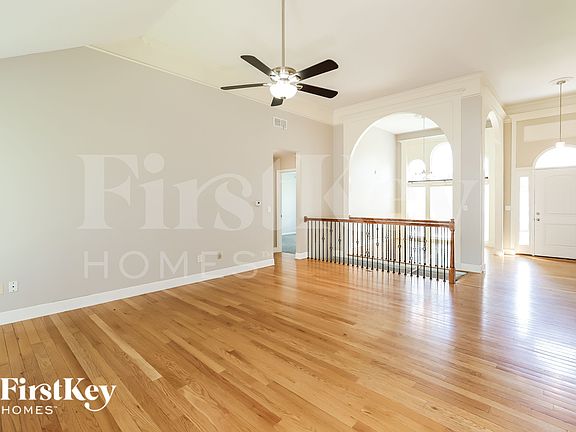 4th image of 13400 Sycamore Dr