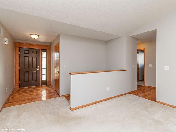 2nd image of 305 NW Watercrest Dr