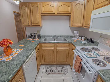 2 bed 1 bath Upper (12P)