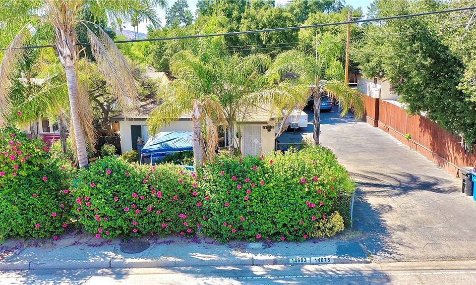 1st image of 14683 Chatsworth Dr
