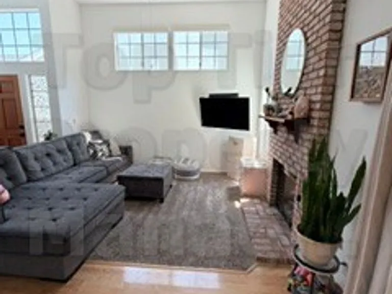 4271 Esperanza Way — Photo 4